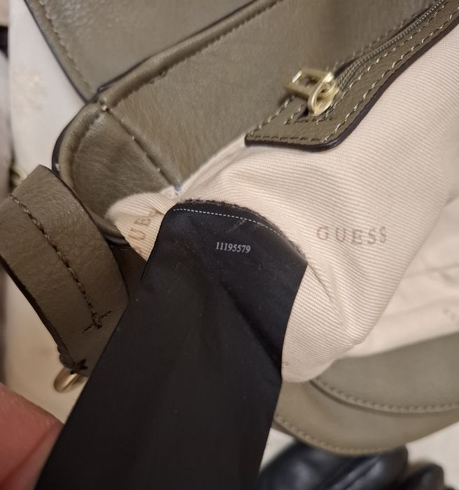 Дамска оригинална чантичка за през рамо. Guess Dixie Crossbody Flap