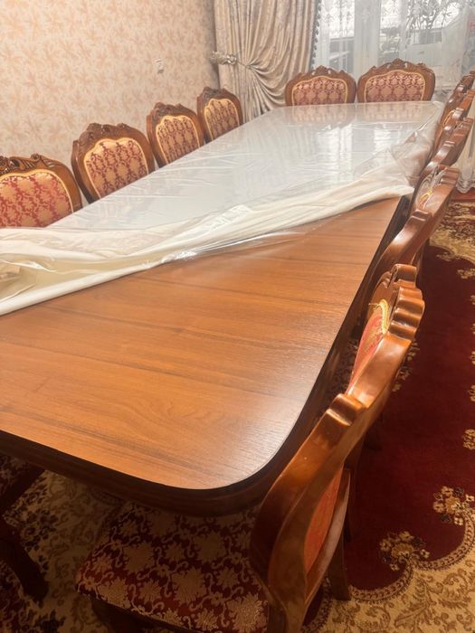 Стол и стулья
