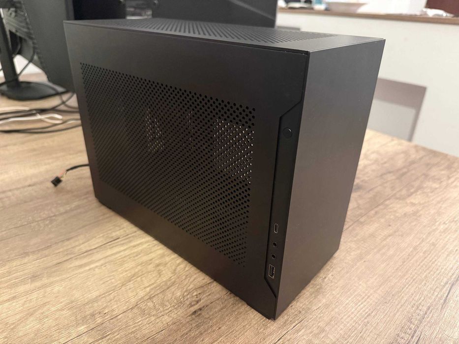 Carcasa Lian Li A4-H2O X4 Mini-ITX Negru