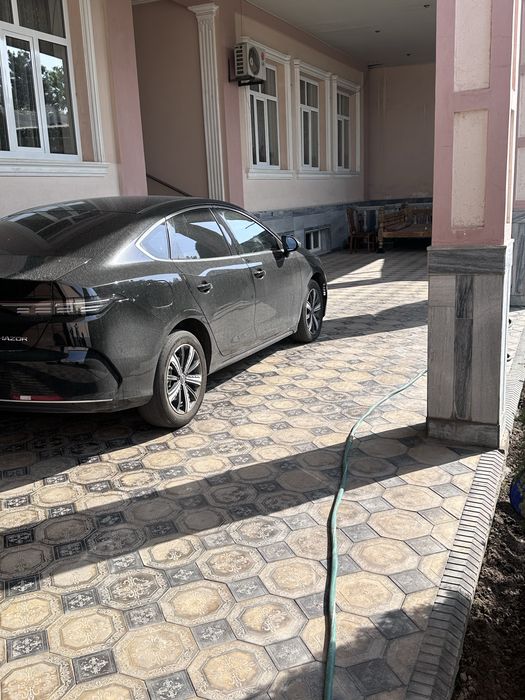 Hovli sotiladi 8 sotix xonalar soni 6