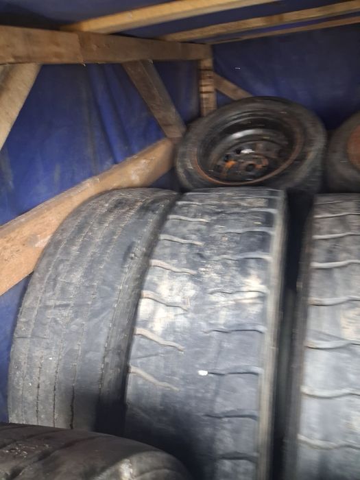 Vand roti complete cauciucuri + janta  camion
