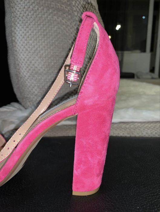 Sandale roz din piele