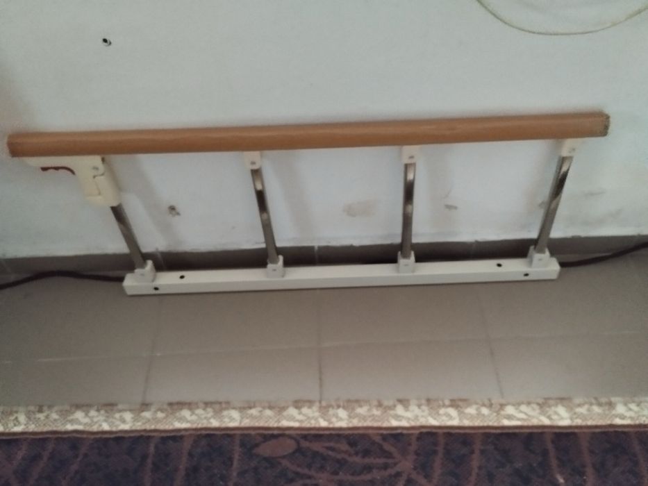 Сгъваема помощна шина за легло