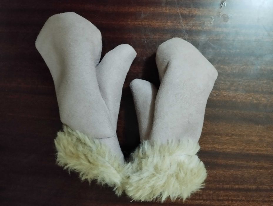 Детские кожаные варежки