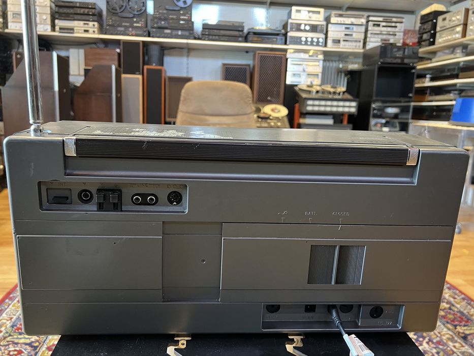 Radio Grundig Satellit Professional 650 portabil
