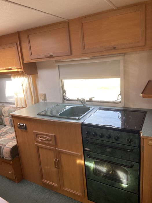 Rulotă Avondale Dart 470/2 | Mover | Duș separat | Fără infiltrații