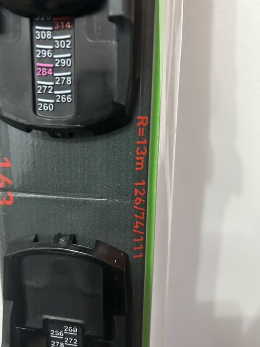 Schiuri adulti marime 163 cm noi/nefolosite