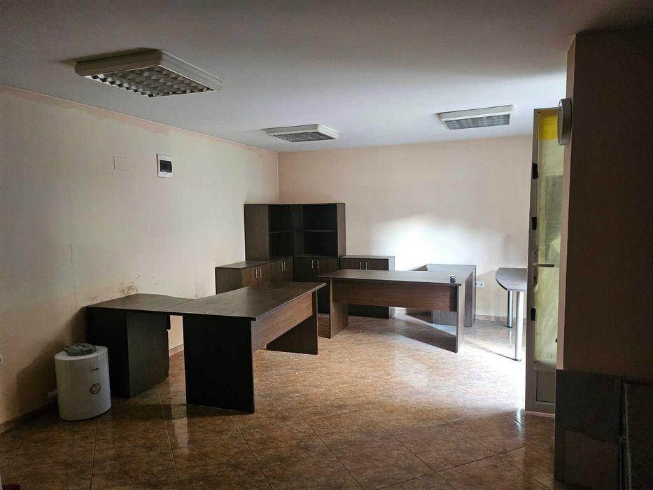 Два партерни съседни гаража - Колелото