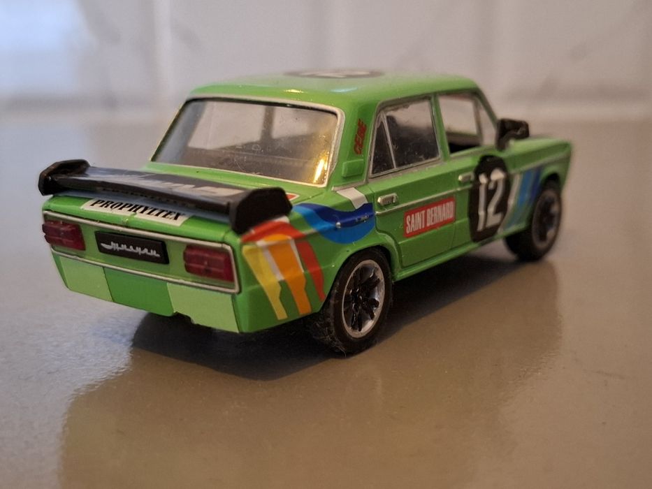 Коллекционная модель ВАЗ 2103 спорт, масштаб 1:43