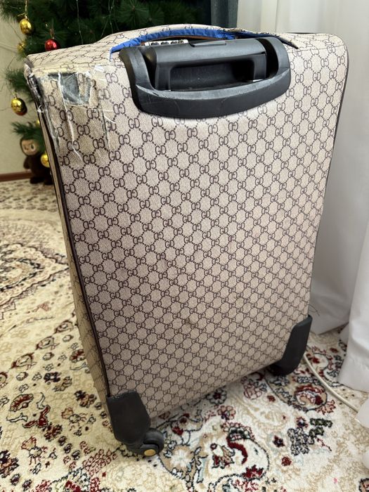 Продам чемодан б/у