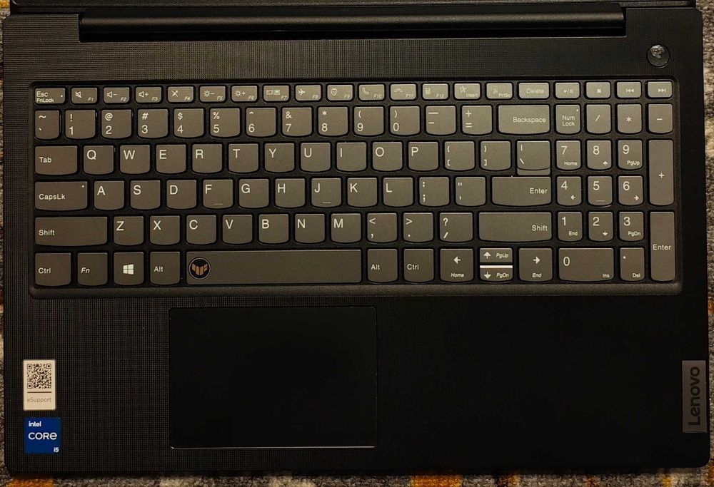 Продавам Lenovo V15 G3 IAP / i5-1235U / 16GB RAM / 512GB NVMe