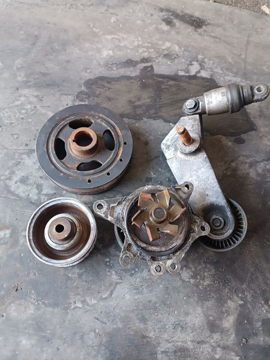 Продам автозапчасти от кароллы