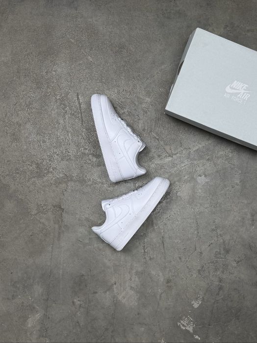 Nike Air Force 1’07 triple white