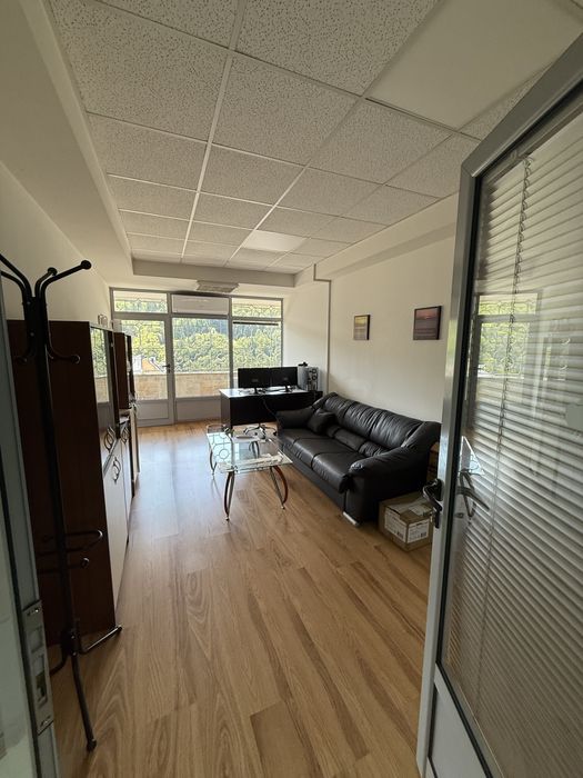 Дава се под наем Офис в Смолян, Нов център - 340 кв.м за 408000 € - Снимка #1