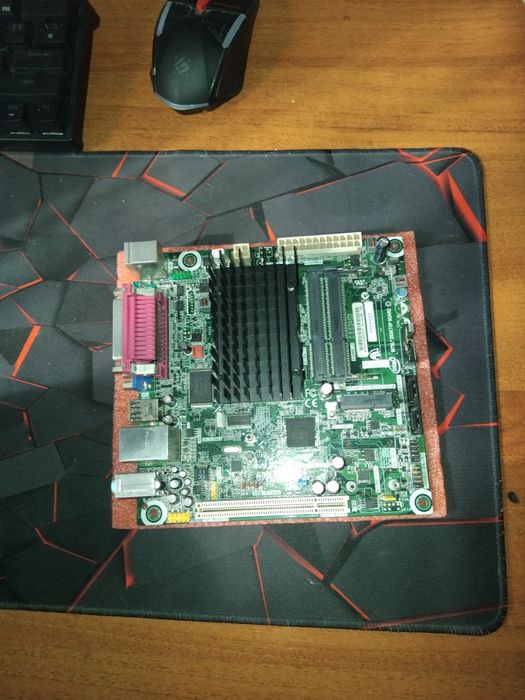 Продам материнская плата Intel D525MW (или похожая модель из серии D52