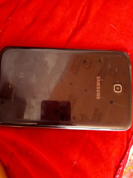 Продаеться планшет Самсунг, диагональ 6 на 4, работает,