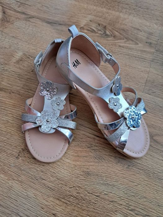 Босоножки на девочку