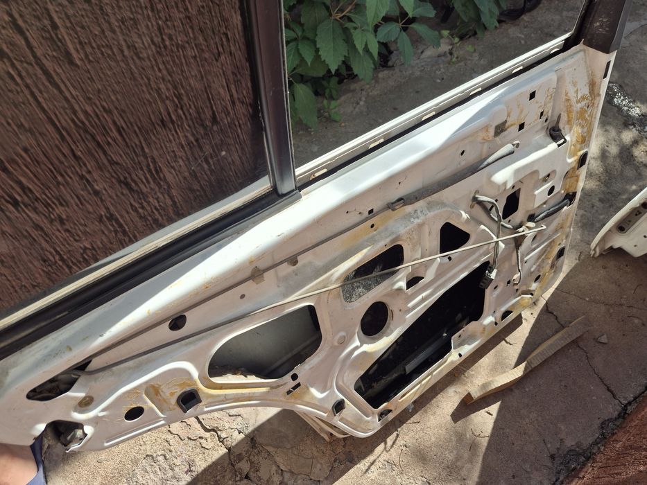 Двери Mercedes W124 универсал