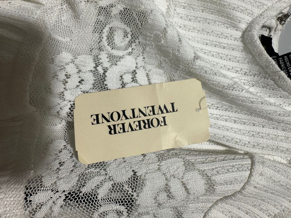 Дантелена рокля с етикет на Forever 21