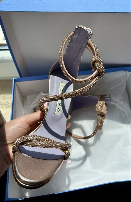 Сандали на ток ALBANO