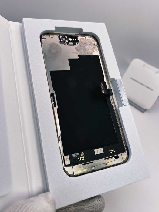 Оригинален дисплей за iPhone 15 PRO, със забележка!