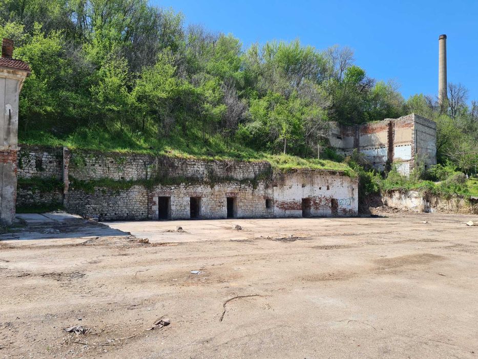 Дава се под наем Парцел в Русе, Промишлена зона - Запад - 4000 кв.м за 765 € - Снимка #4