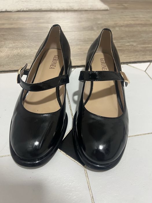 Школьные черные туфли
