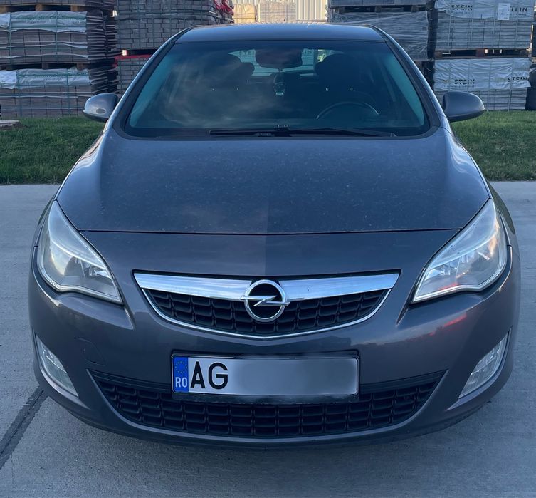 Opel Astra J 1.4 Turbo 2011