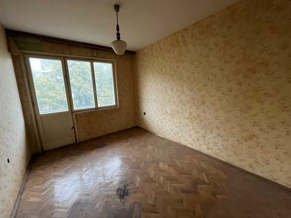 Продава се Четиристаен апартамент в Казанлък - 114 кв.м за 1316 €/кв.м - Снимка #2