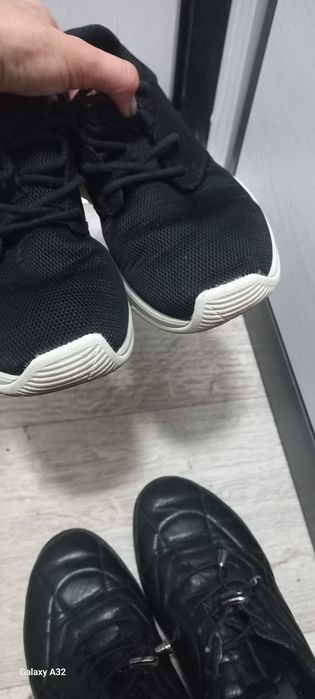 Кроссовки женские