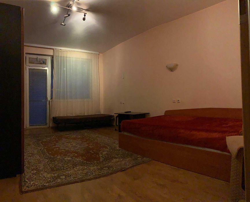 Дава се под наем Едностаен апартамент в Бургас, Меден рудник - зона А - 50 кв.м за 153 € - Снимка #1