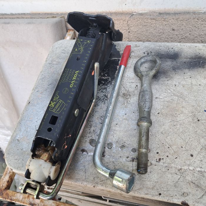 Оригинален крик за Volvo S60.S80.V70 2000/2007г.Renault Laguna 0