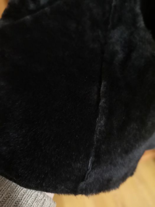 Cojoc Bison dama, elegant, nou, haina blana cu guler