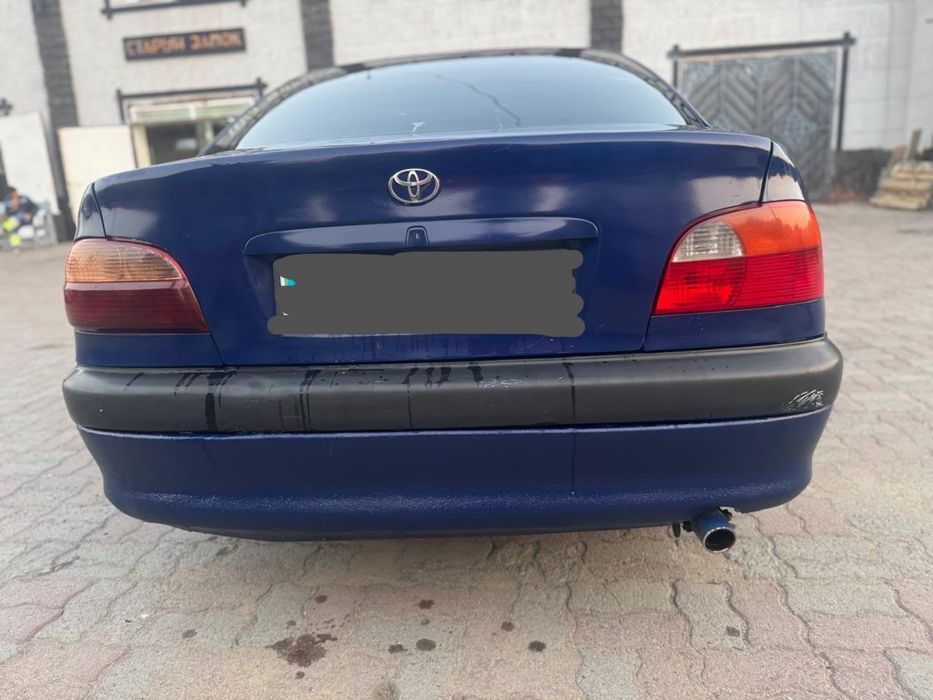 Продам машину тайота авенсис