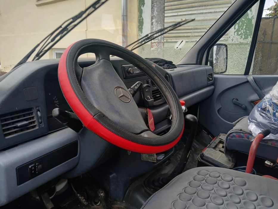 Vand Autoutilitara Mercedes Sprinter sau schimb cu VW Golf 5