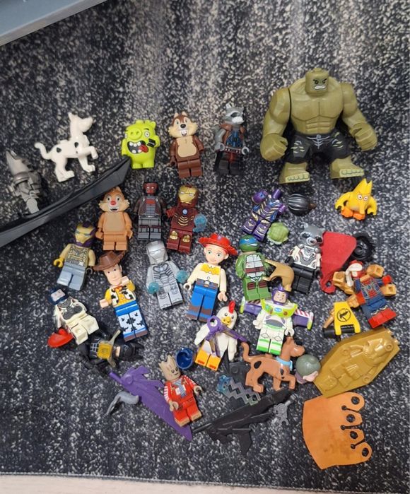 Продам 2 большие коробки Лего