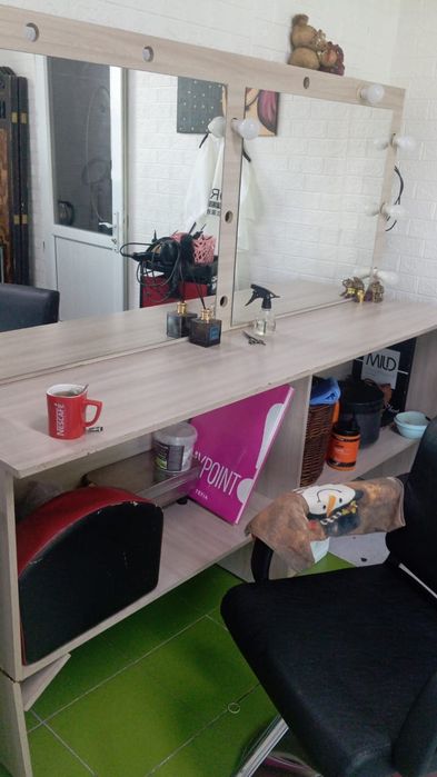 Продам стол для салона красоты