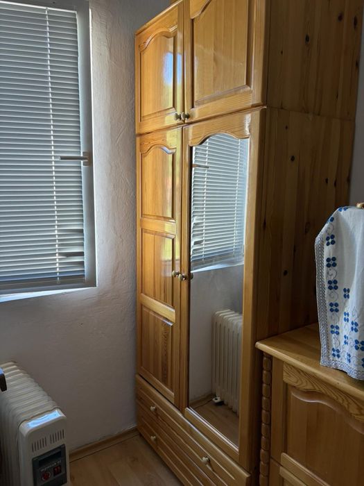Дървен гардероб 220 височина 90 ширина 60 дълбочина