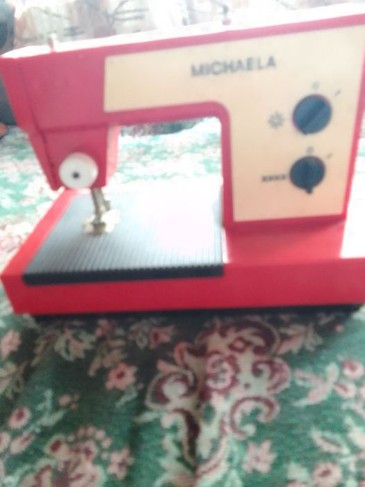 Детска шевна машина.Работи!