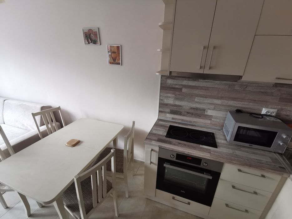 Дава се под наем Двустаен апартамент в Варна, Цветен квартал - 60 кв.м за 459 € - Снимка #3