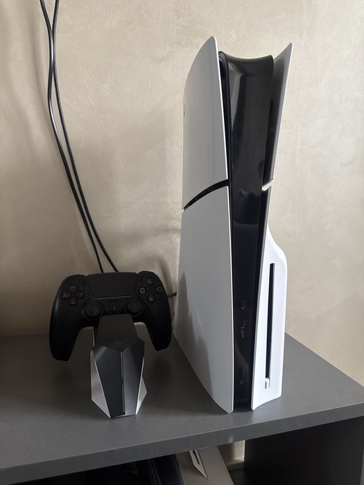 Продам игровую приставку PS5