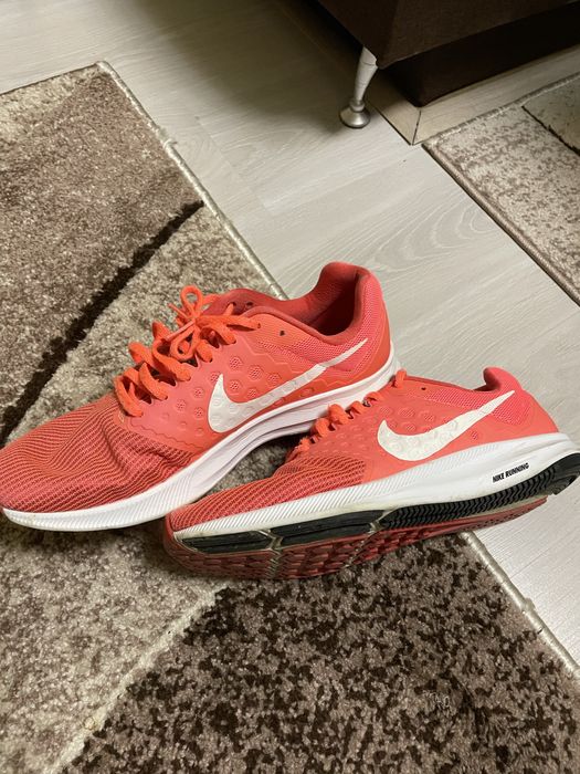 Nike обувки нови