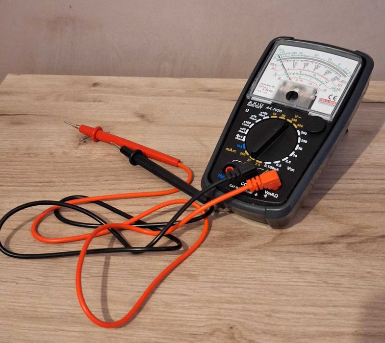 Multimetru analogic Axiomet AX-7020