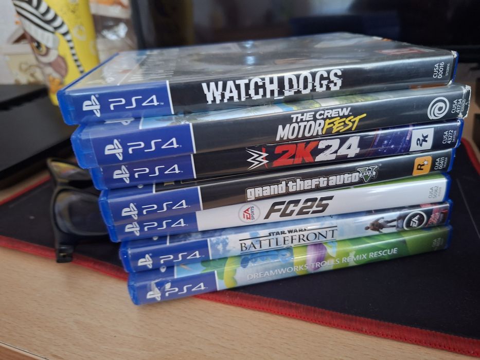 PlayStation 4 fat + 2 джойстика+7 игри подарък