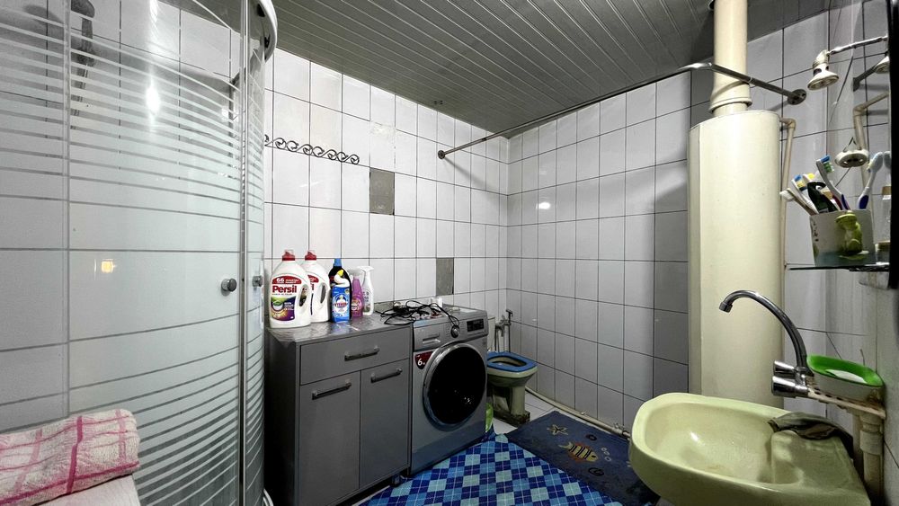 Фаргона шахрида 7 сотих ховли. Полский бозор ёнидаги махалла