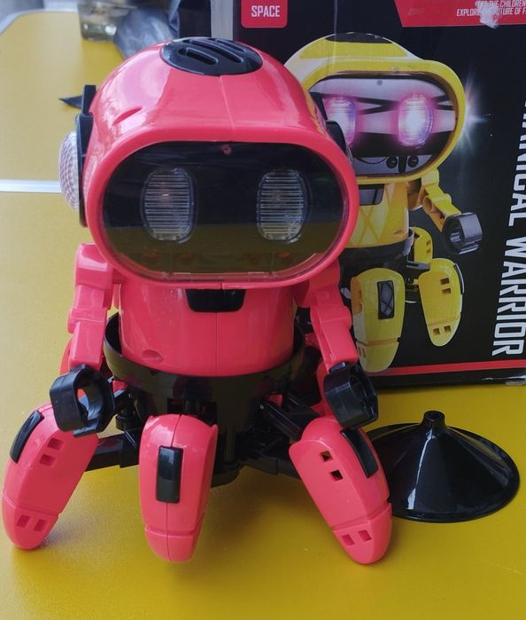 Танцуващ и светещ робот