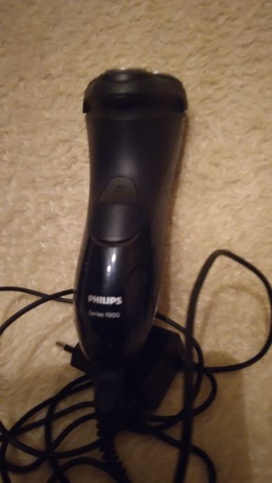 Aparate barbierit, ras Philips, unul pe acumulator
