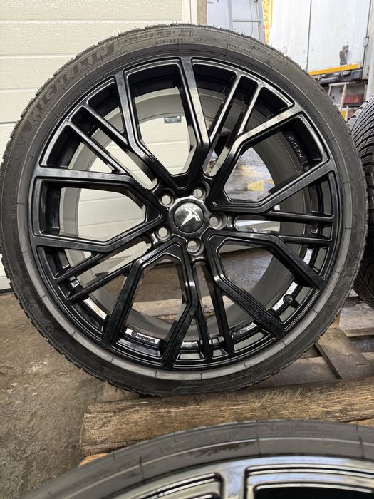 Jante Tesla model Y in doua dimensiuni spate 275/35 21 fata 255/35 21