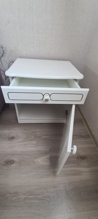 Комод и прикроватные тумбы