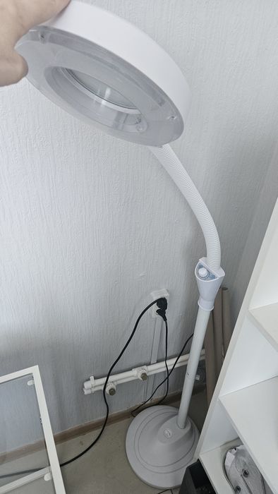 Лампа-лупа косметологическая